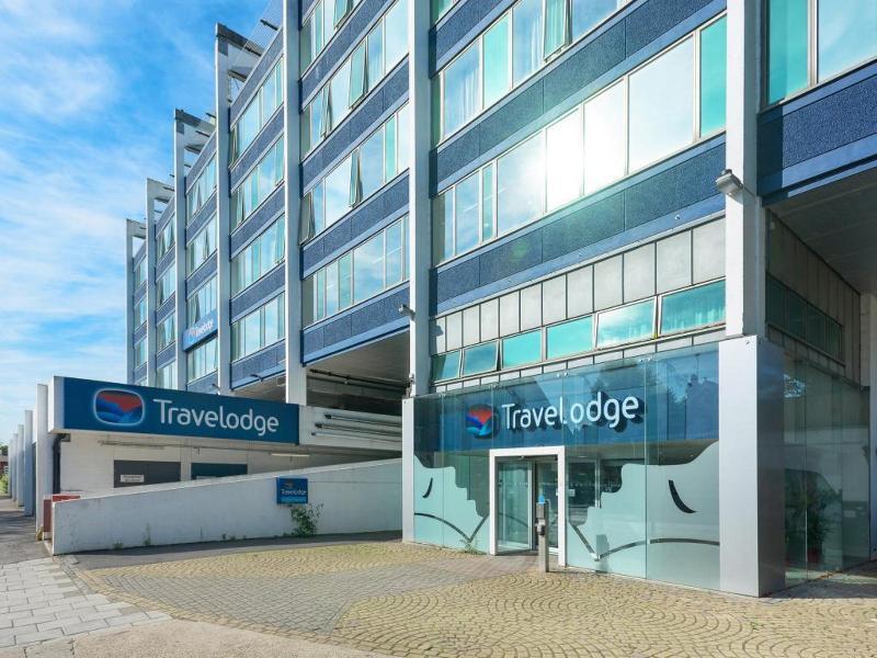 Travelodge London Teddington Экстерьер фото