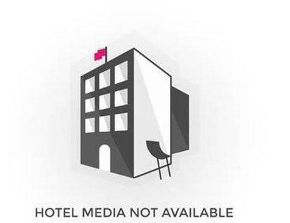 Travelodge London Teddington Экстерьер фото